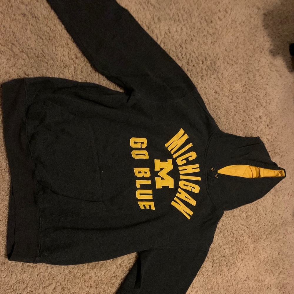 Comfy grey sweatshirt!